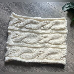 Gap funnel neck warmer, cable knit infinity scarf in cream. One size